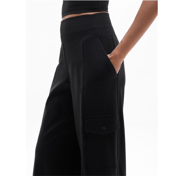 NWT Athleta Venice High Rise Wide Leg Cargo Pant | Black - Picture 4 of 12